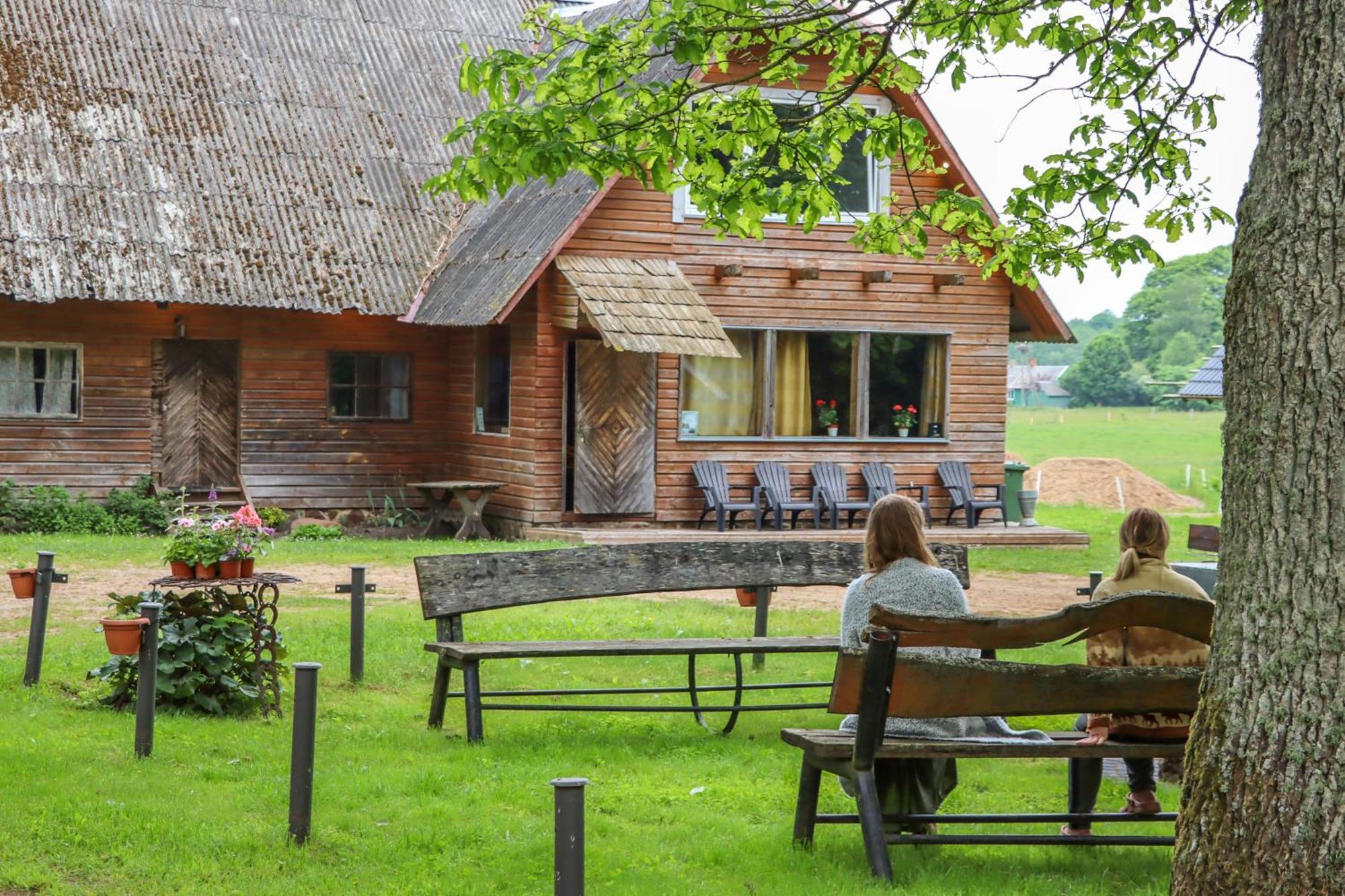 Gasthaus Lauku Viesu Maja Bajari Rucava Exterior foto